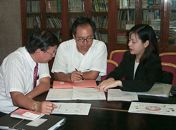 com_cont2.jpg (130679 bytes)